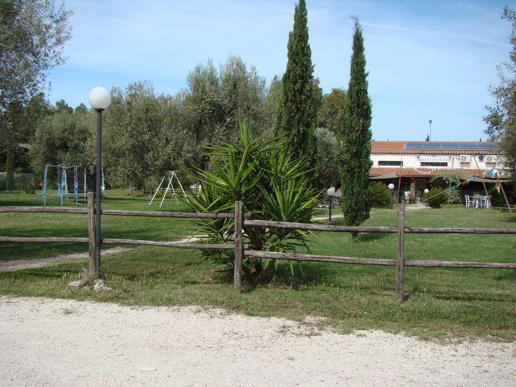 דירות מונטאלטו די קסטרו Il Piccolo Borgo מראה חיצוני תמונה